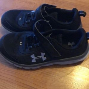 Boys shoes